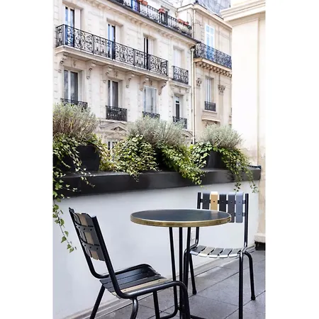 Hotel Monsieur & 4*